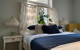 Pristine 1Br Apt In City Center W/ Patio And Parking