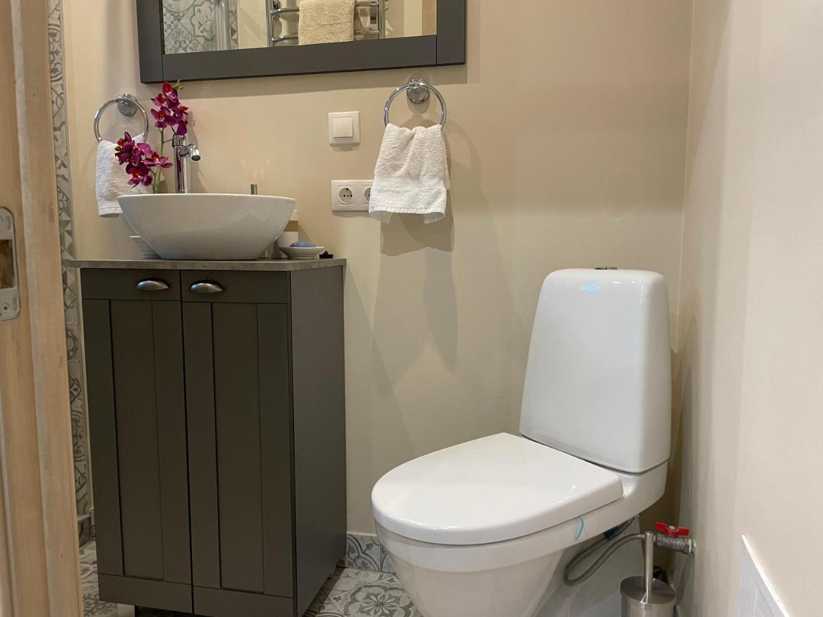 Pristine 1Br Apt In City Center W/ Patio And Parking Рига Екстер'єр фото