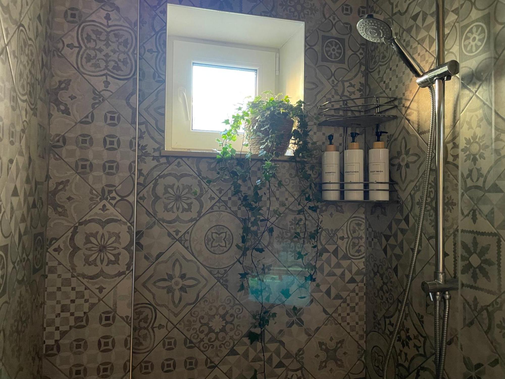 Pristine 1Br Apt In City Center W/ Patio And Parking Рига Екстер'єр фото